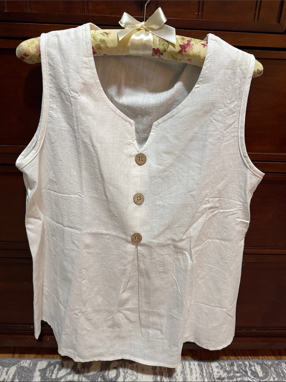 Amazon White Sleeveless Button-Front Linen-Blend Tank